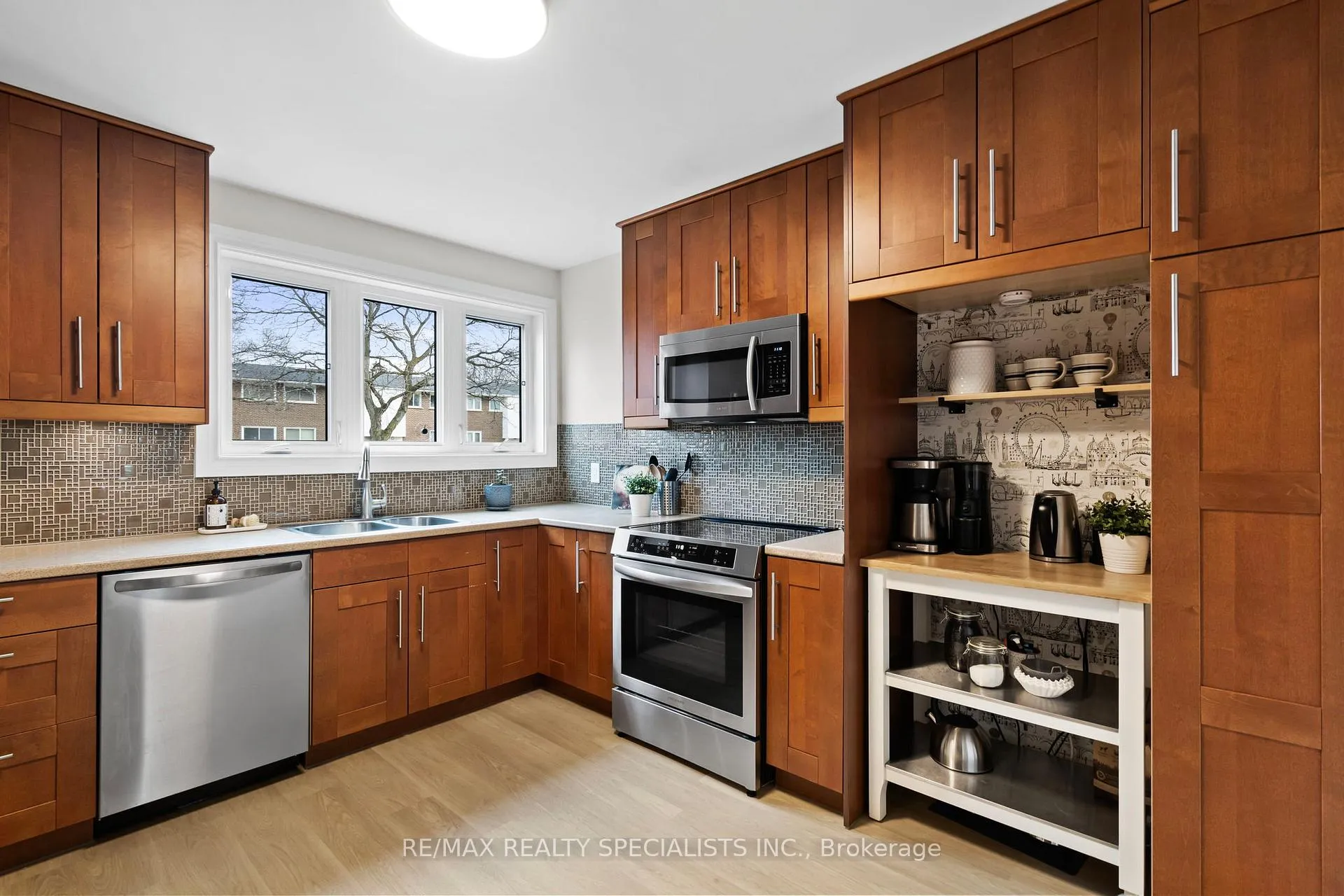 Photo 11 of 5556 Schueller Crescent, Burlington, Appleby — HOMEH