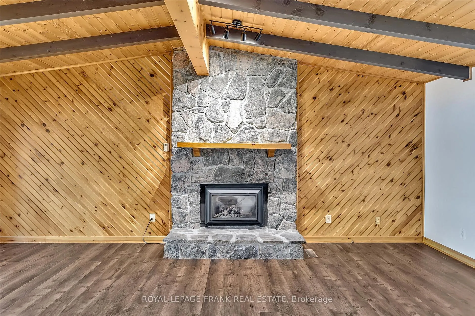 Photo 13 of 3 Clonsilla Drive, Kawartha Lakes, Verulam — HOMEH