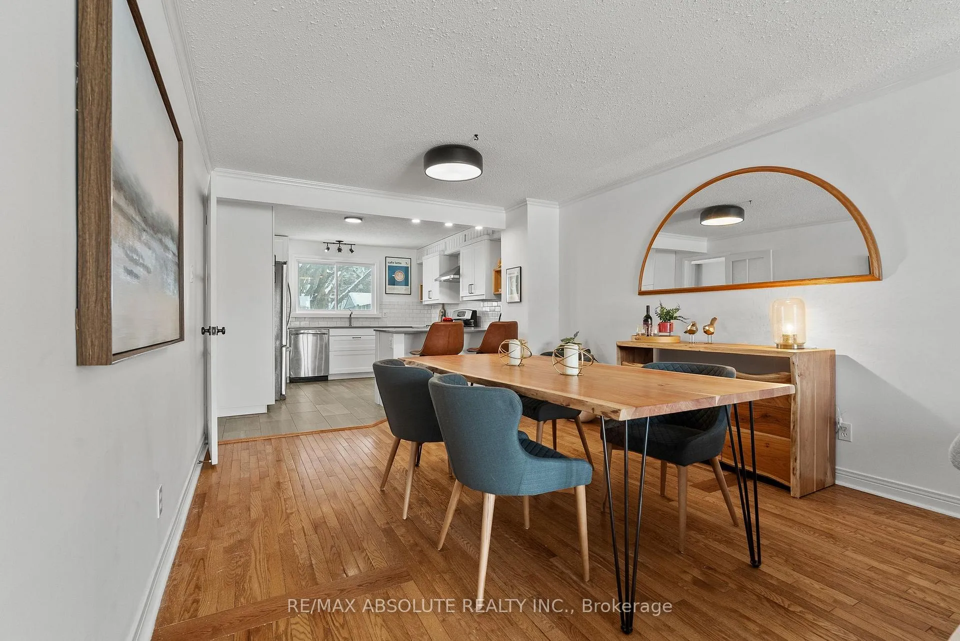 Photo 8 of 29 Bentworth Crescent, Ottawa, Craig Henry/Woodvale — HOMEH
