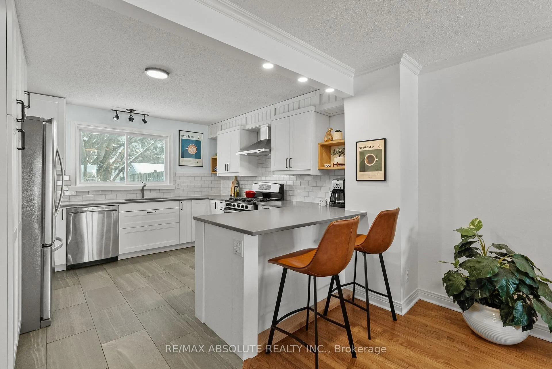 Photo 12 of 29 Bentworth Crescent, Ottawa, Craig Henry/Woodvale — HOMEH