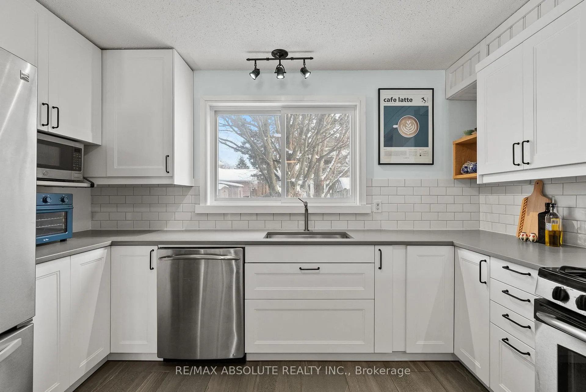 Photo 14 of 29 Bentworth Crescent, Ottawa, Craig Henry/Woodvale — HOMEH