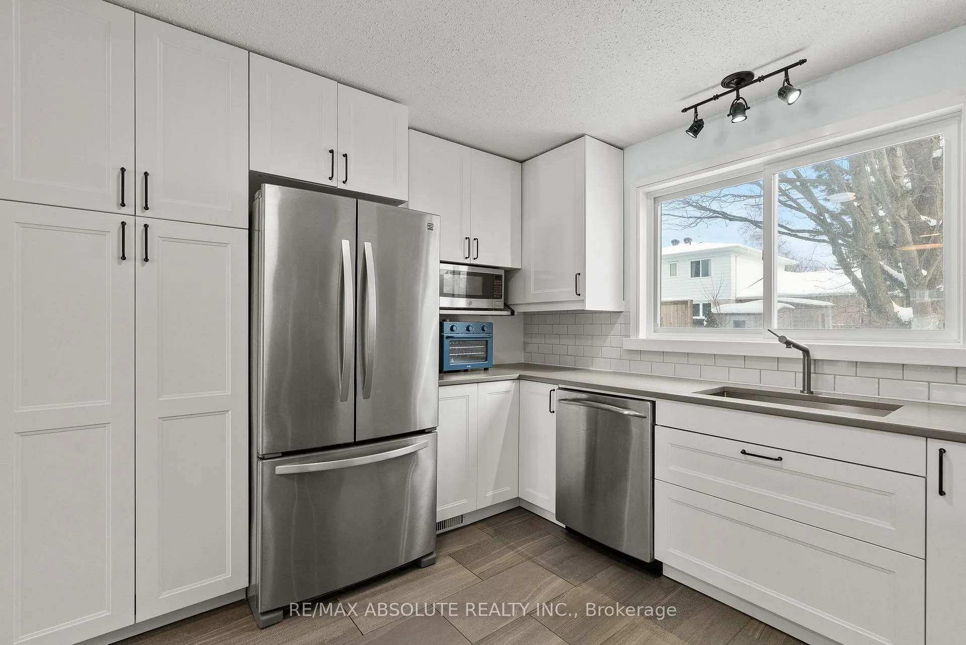 Photo 15 of 29 Bentworth Crescent, Ottawa, Craig Henry/Woodvale — HOMEH