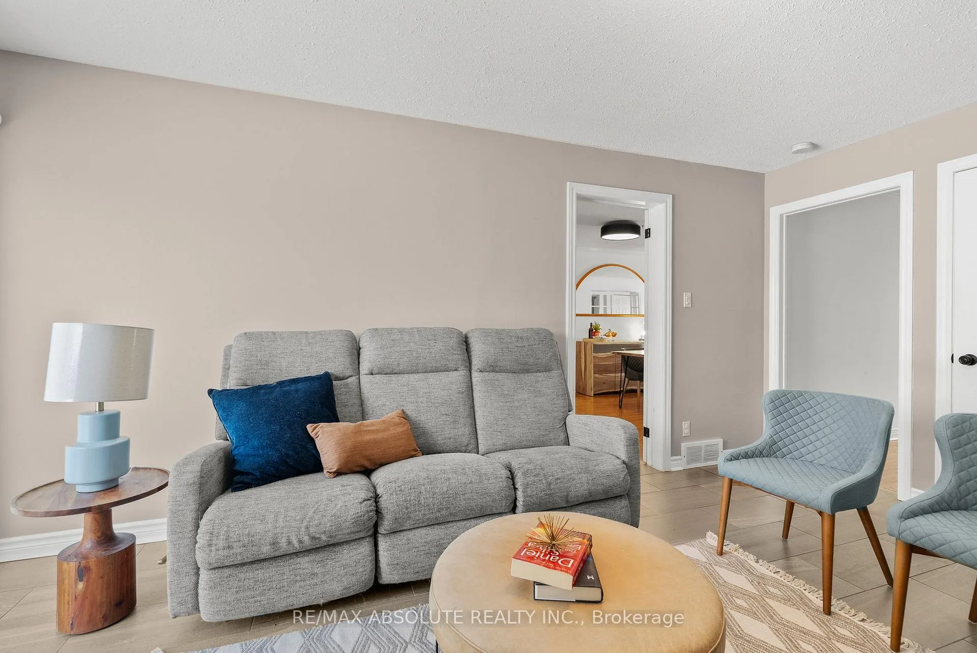 Photo 19 of 29 Bentworth Crescent, Ottawa, Craig Henry/Woodvale — HOMEH