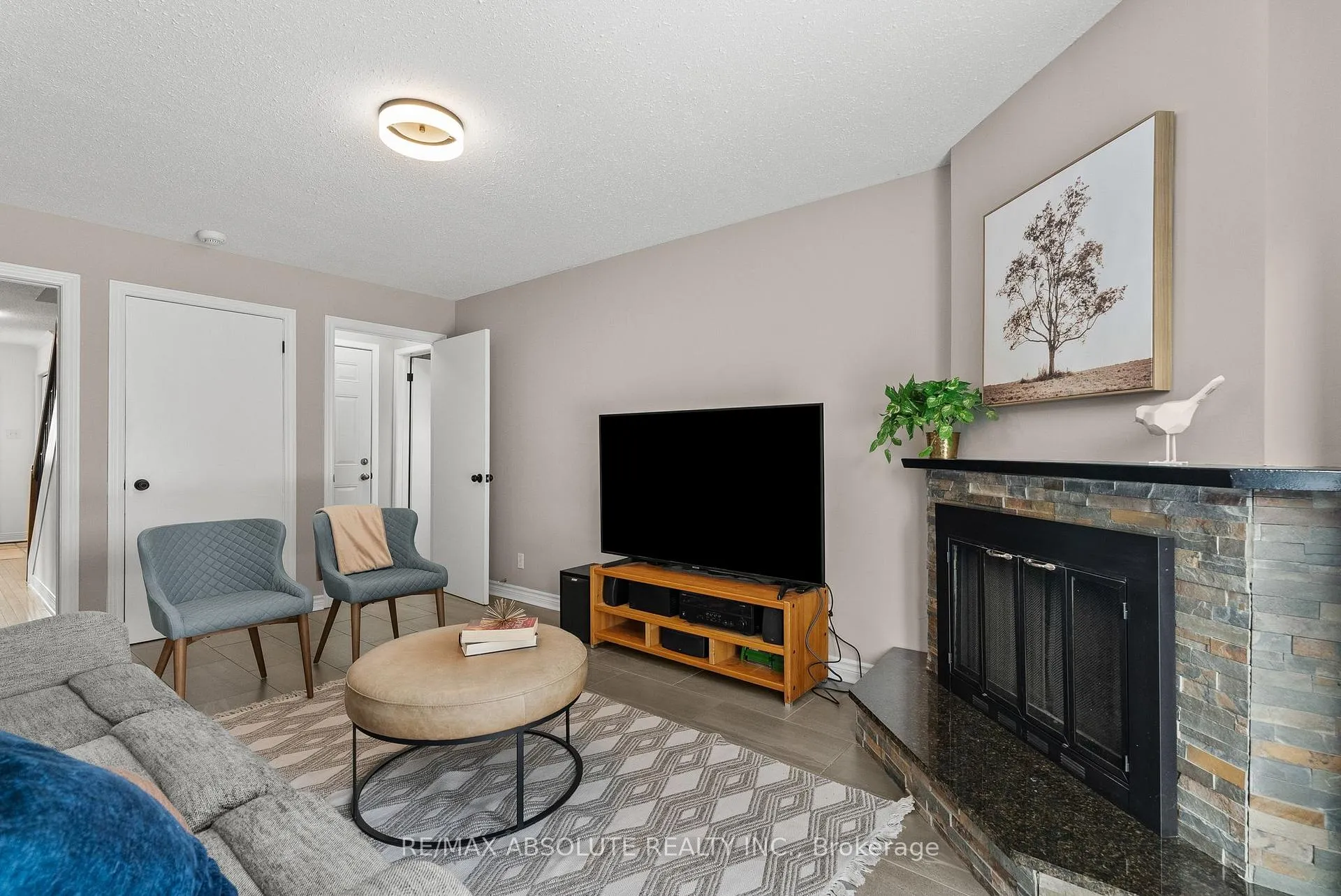 Photo 20 of 29 Bentworth Crescent, Ottawa, Craig Henry/Woodvale — HOMEH