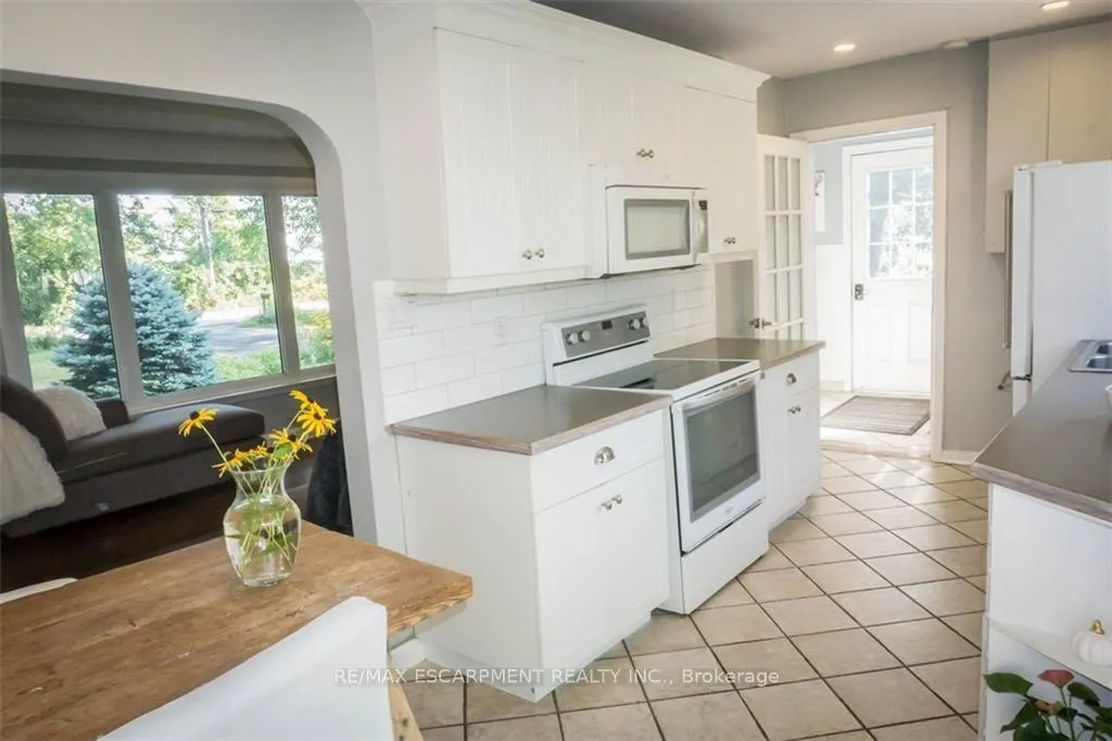 Photo 13 of 6465 Twenty Road E, Hamilton, Hannon — HOMEH