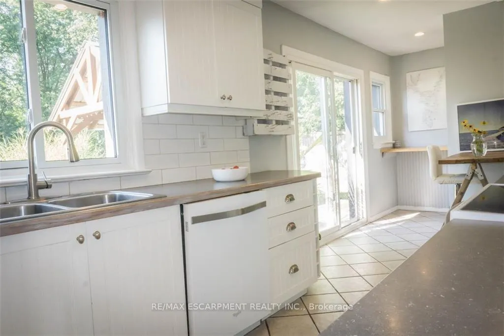 Photo 14 of 6465 Twenty Road E, Hamilton, Hannon — HOMEH