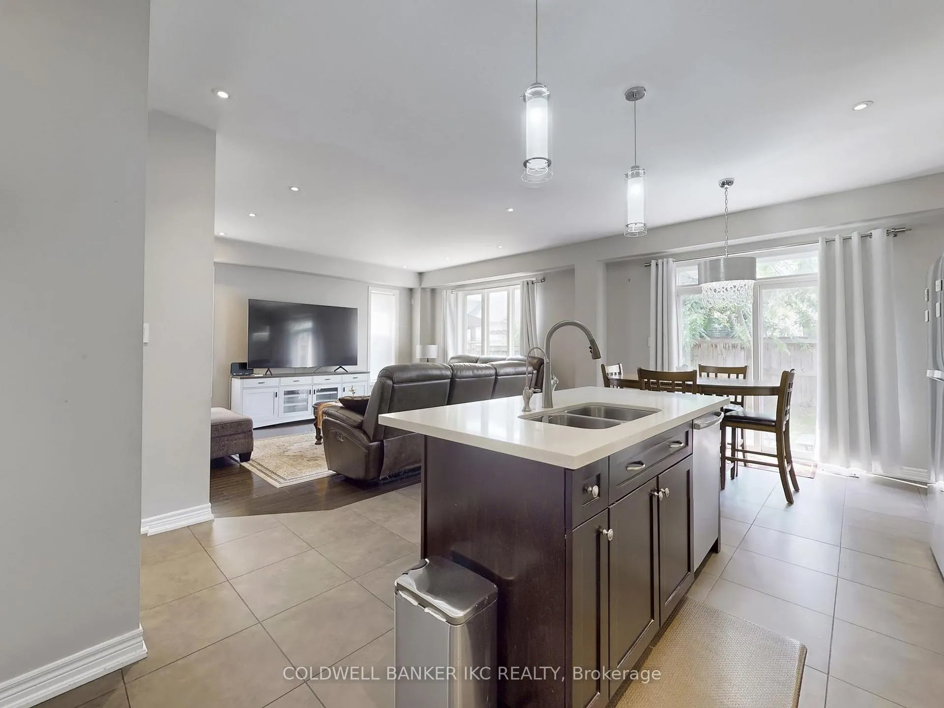 Photo 11 of 45 Forest Creek Drive, Kitchener, Doon South — HOMEH