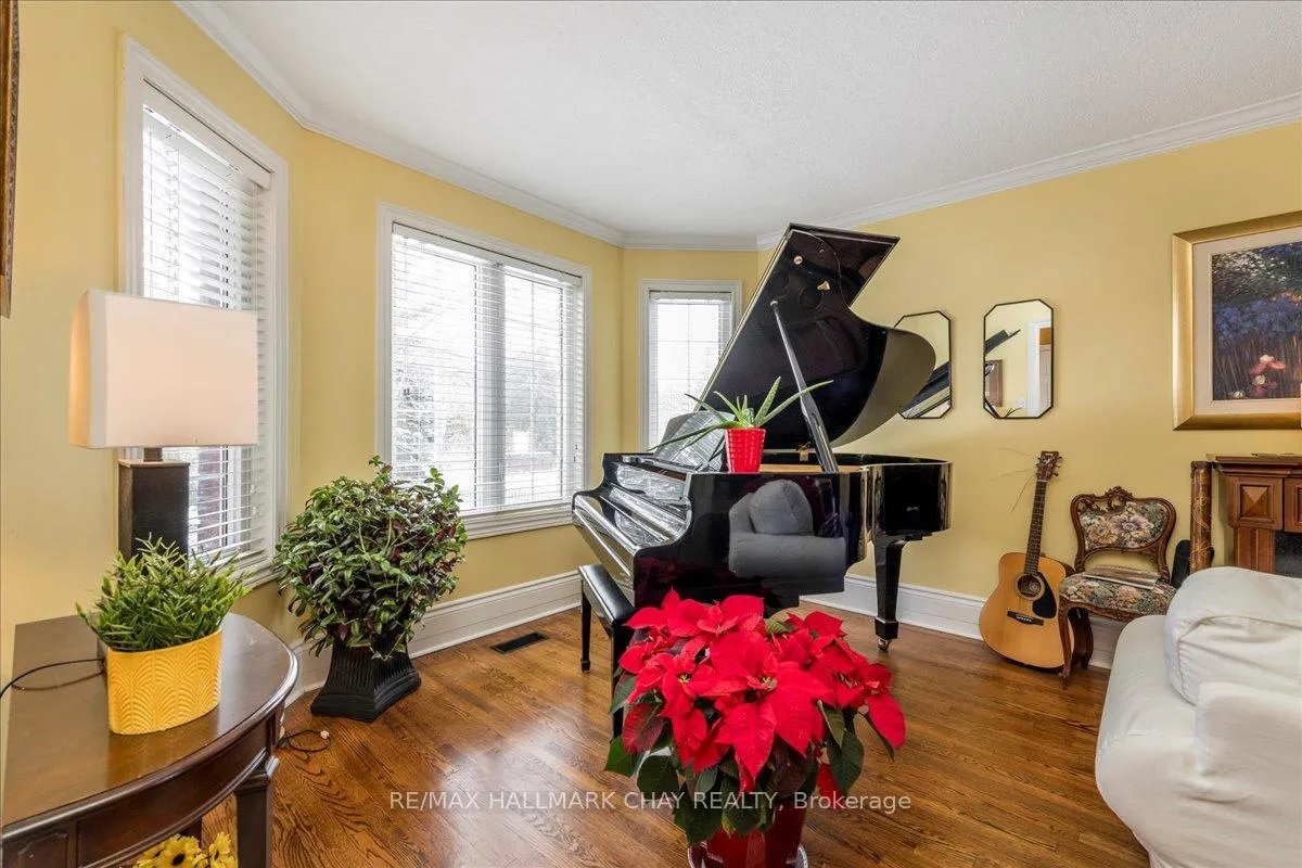 Photo 4 of 2327 Jack Crescent, Innisfil, Alcona — HOMEH