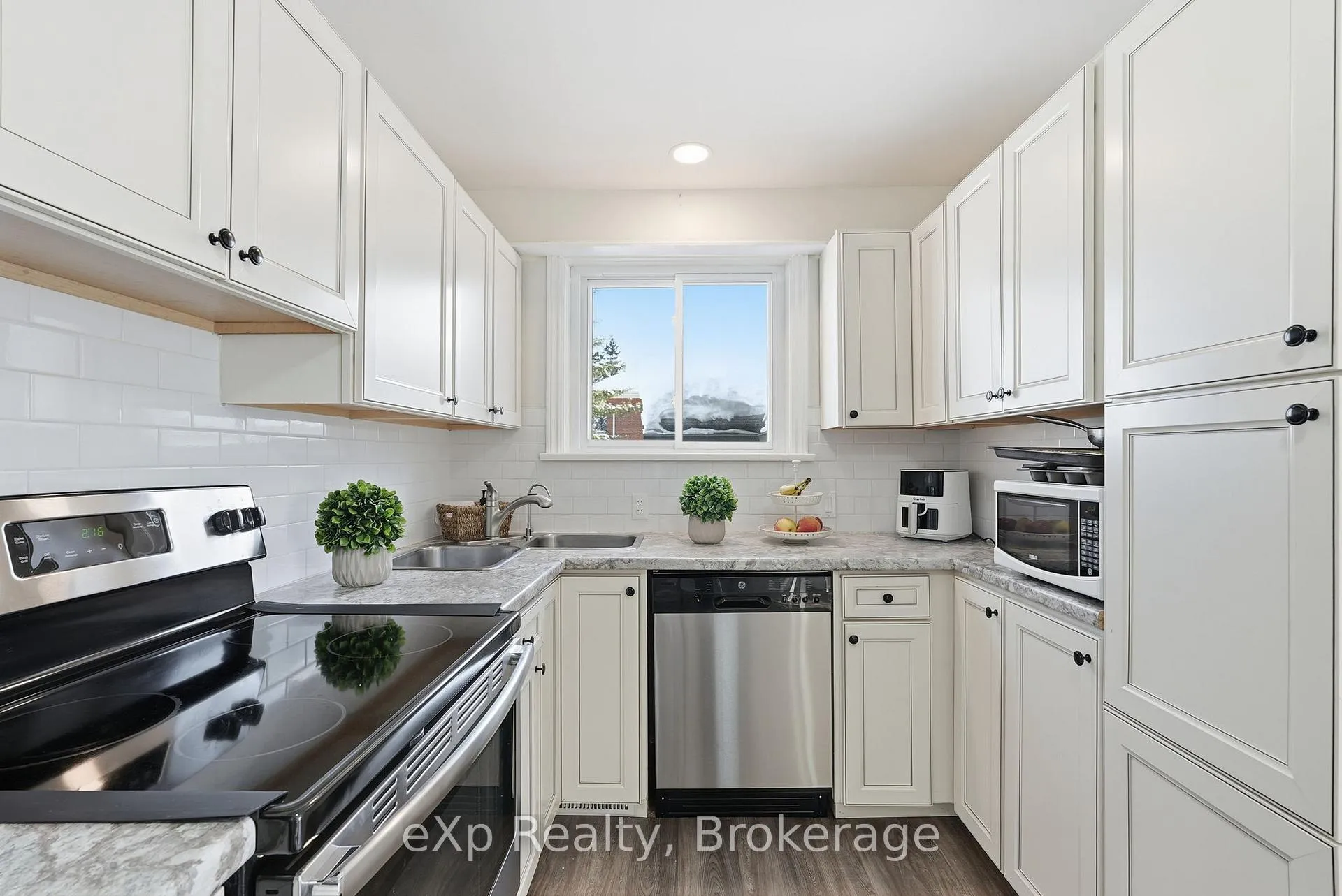 Photo 12 of 175 Colcleugh Avenue, Wellington North, Mount Forest — HOMEH