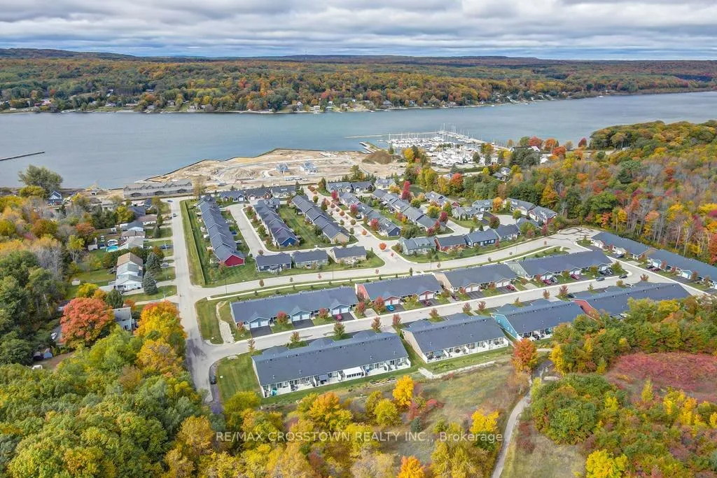 Photo 2 of 5 Chamberlain Crescent, Penetanguishene — HOMEH