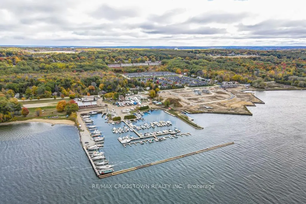 Photo 3 of 5 Chamberlain Crescent, Penetanguishene — HOMEH