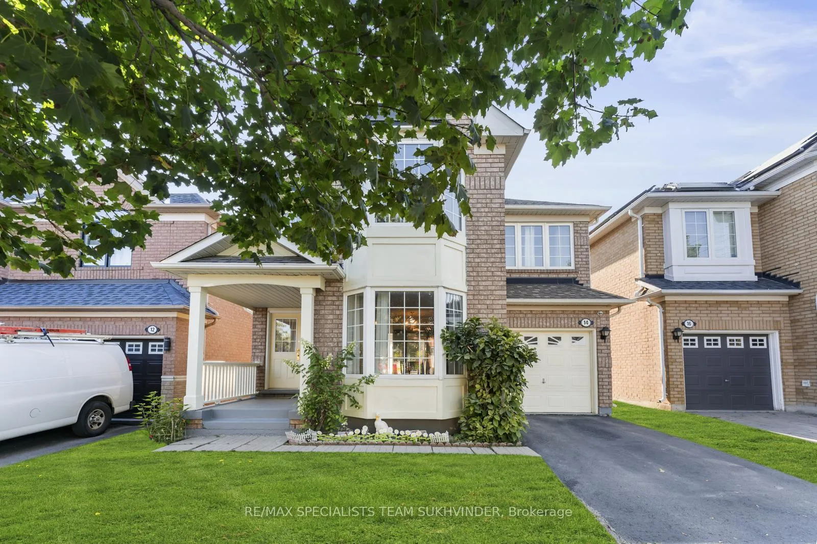 Photo 2 of 14 Tower Bridge Crescent, Markham, Berczy — HOMEH