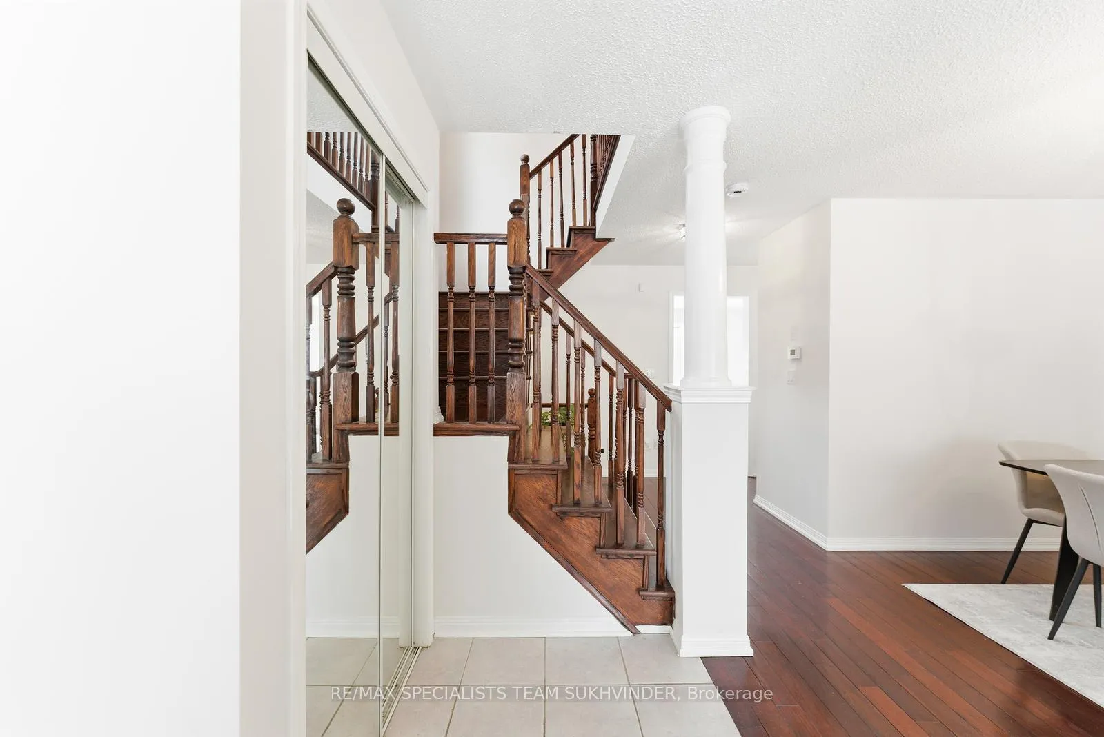 Photo 5 of 14 Tower Bridge Crescent, Markham, Berczy — HOMEH