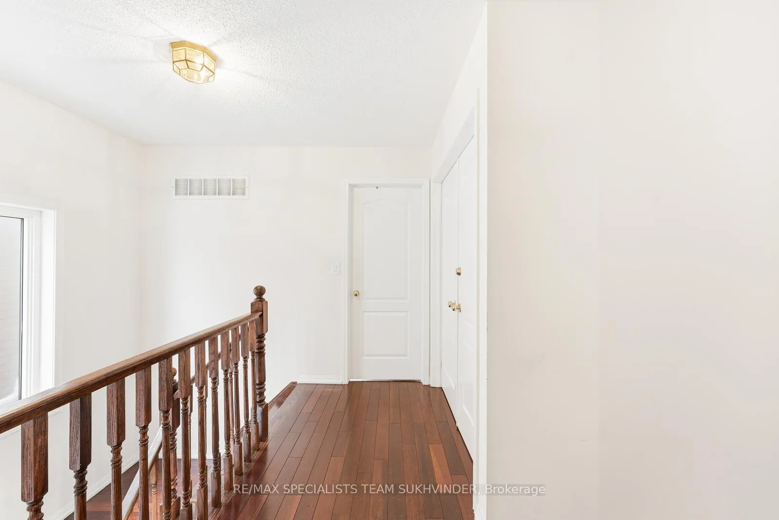 Photo 30 of 14 Tower Bridge Crescent, Markham, Berczy — HOMEH