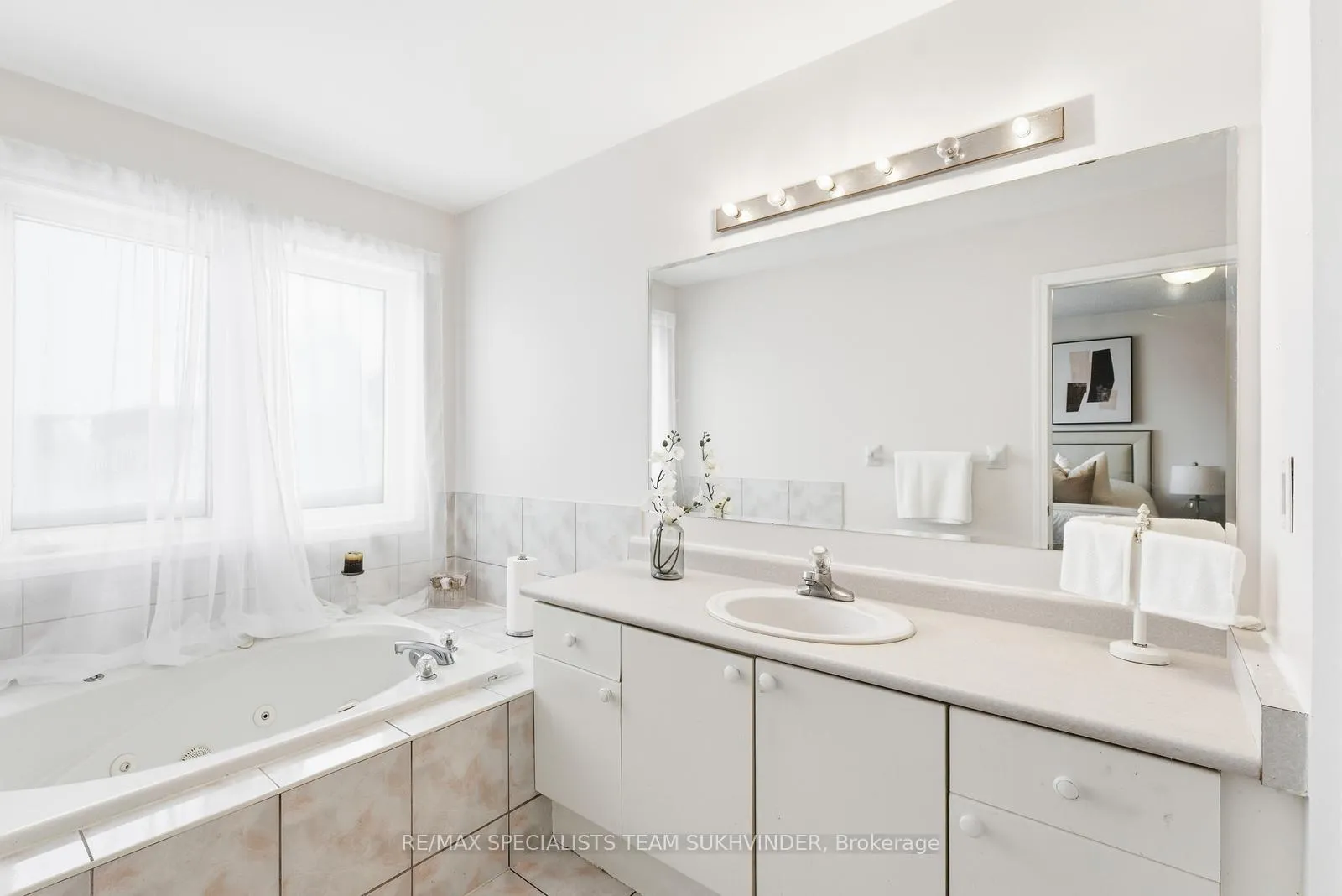 Photo 35 of 14 Tower Bridge Crescent, Markham, Berczy — HOMEH