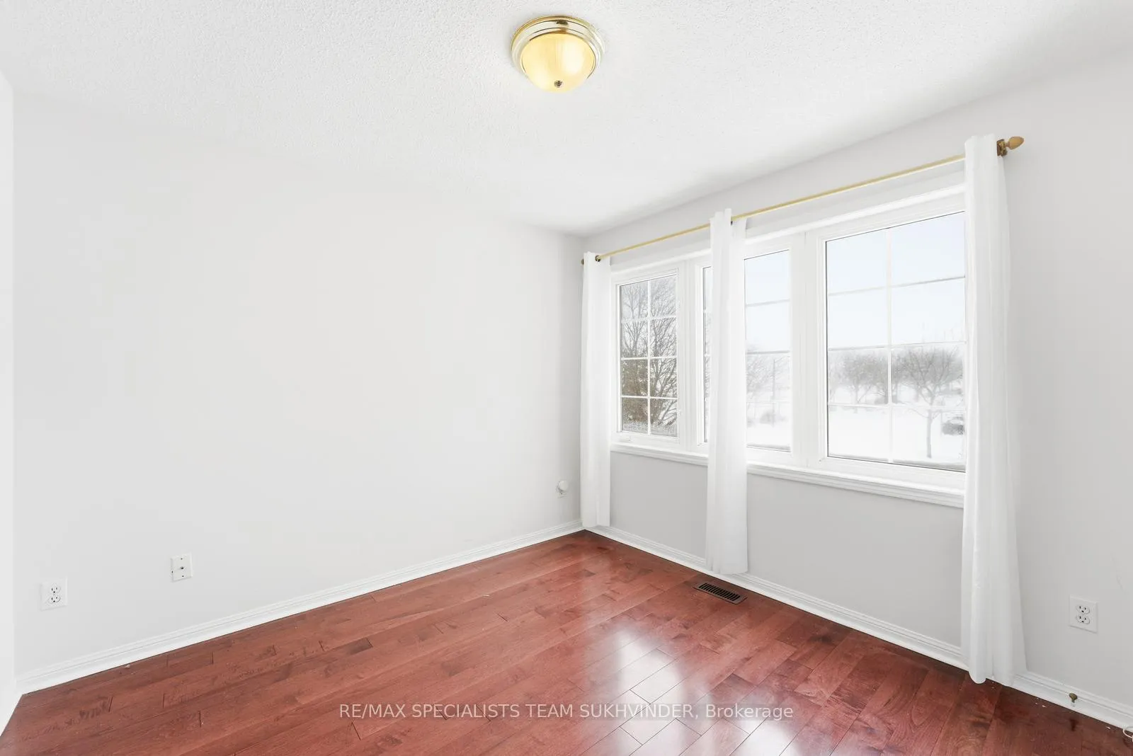 Photo 37 of 14 Tower Bridge Crescent, Markham, Berczy — HOMEH