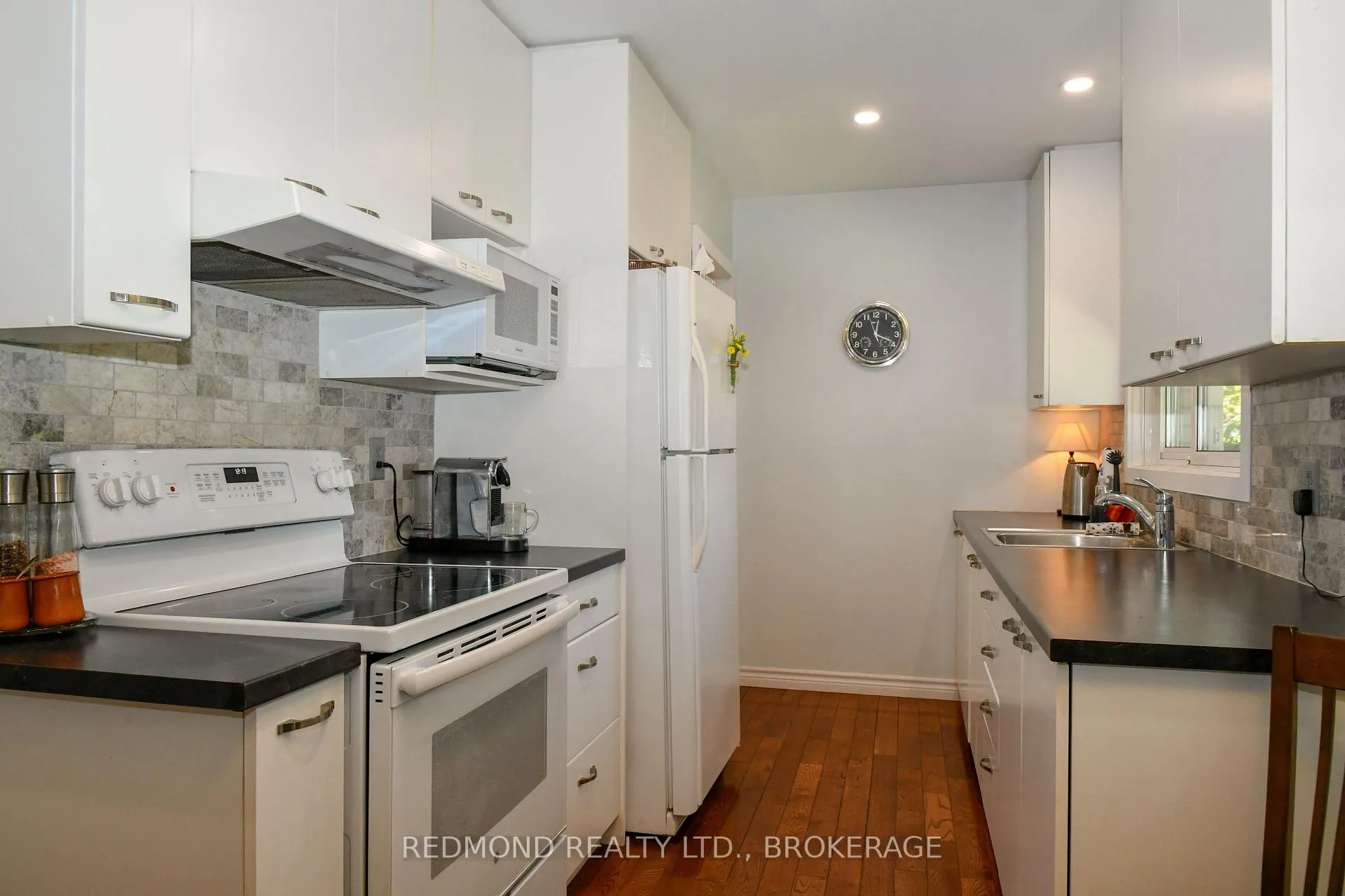 Photo 10 of 475 Pine Street E, Gananoque — HOMEH
