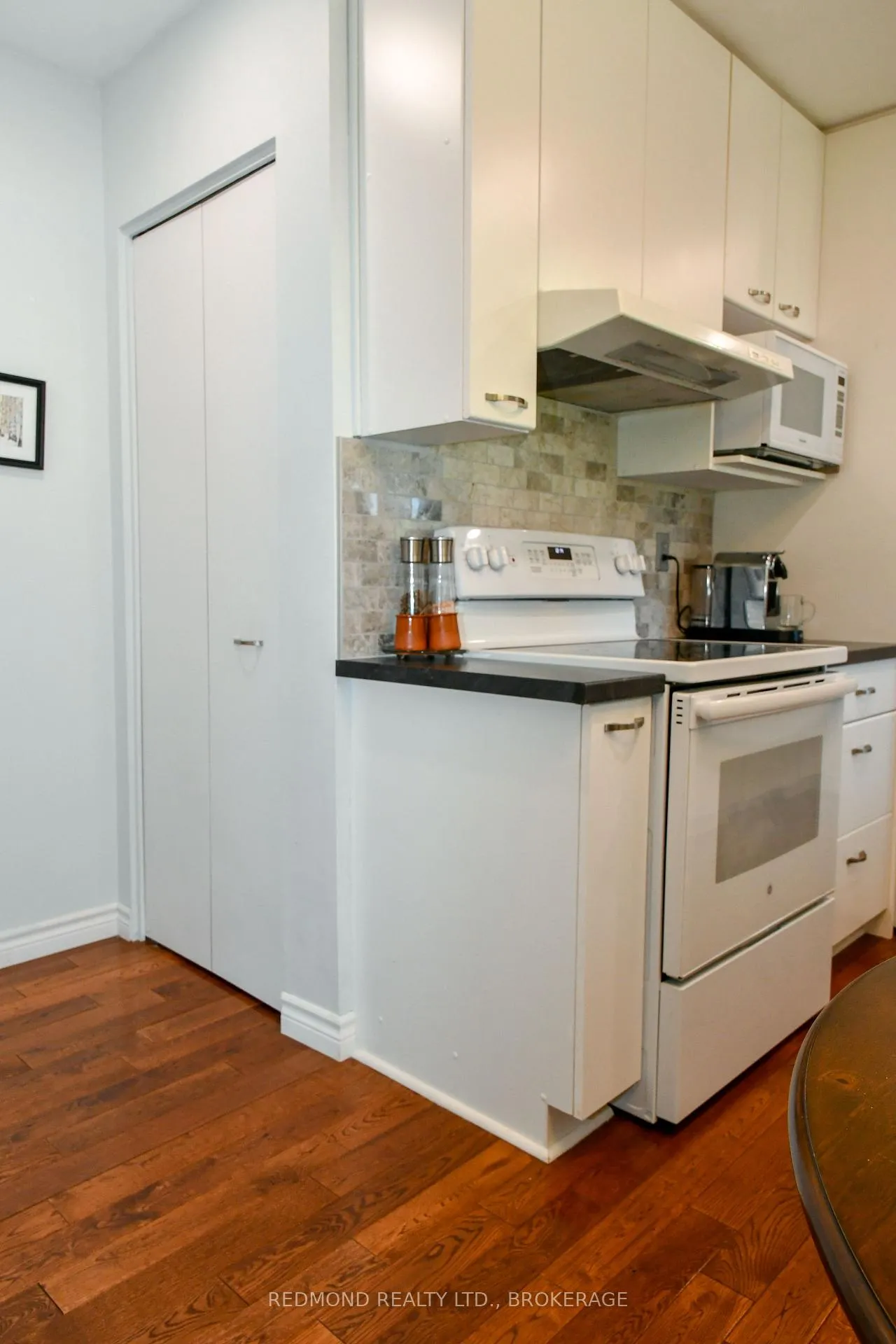 Photo 11 of 475 Pine Street E, Gananoque — HOMEH