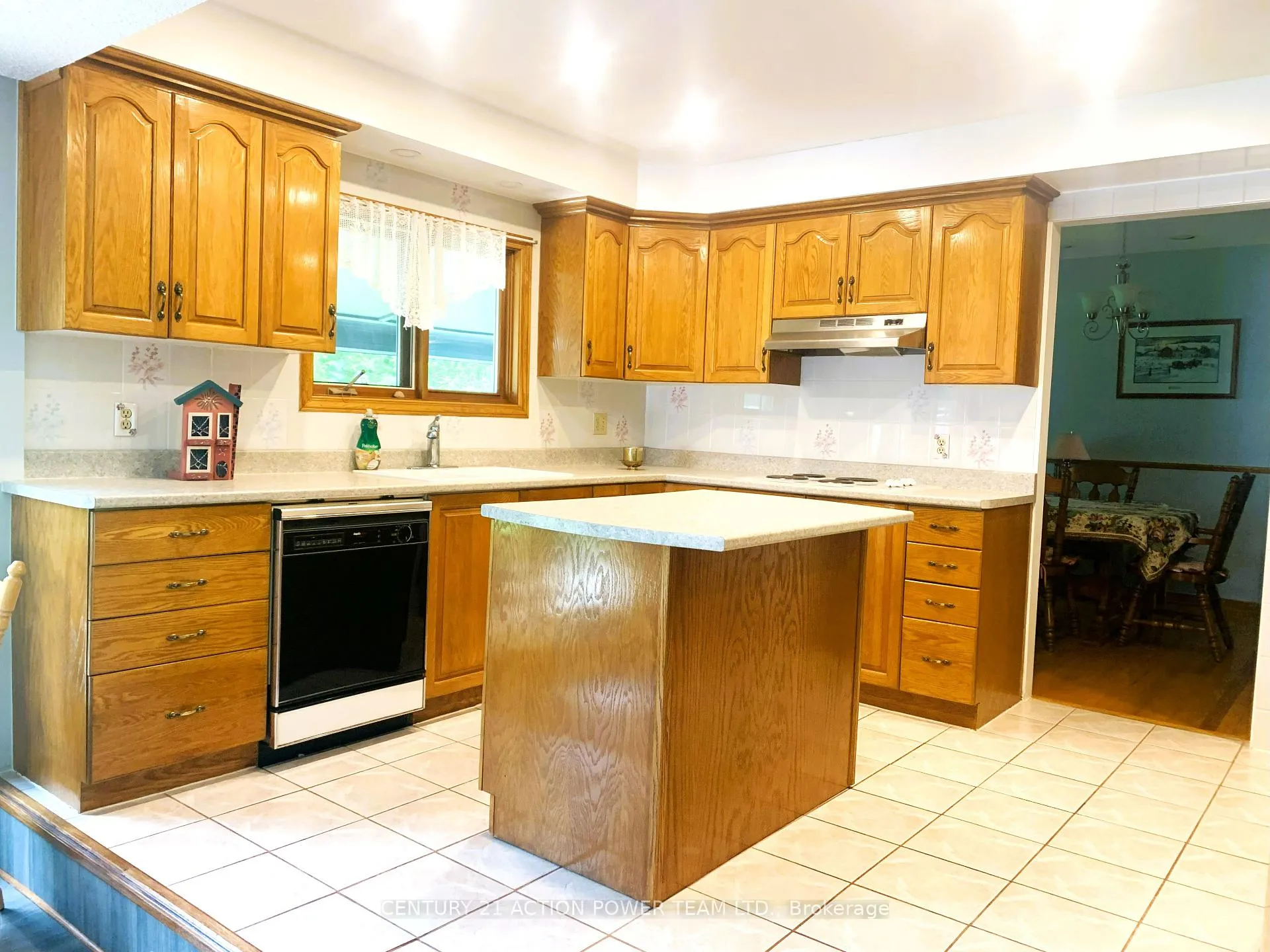 Photo 7 of 5295 Thunder Road, Ottawa, Carlsbad Springs — HOMEH