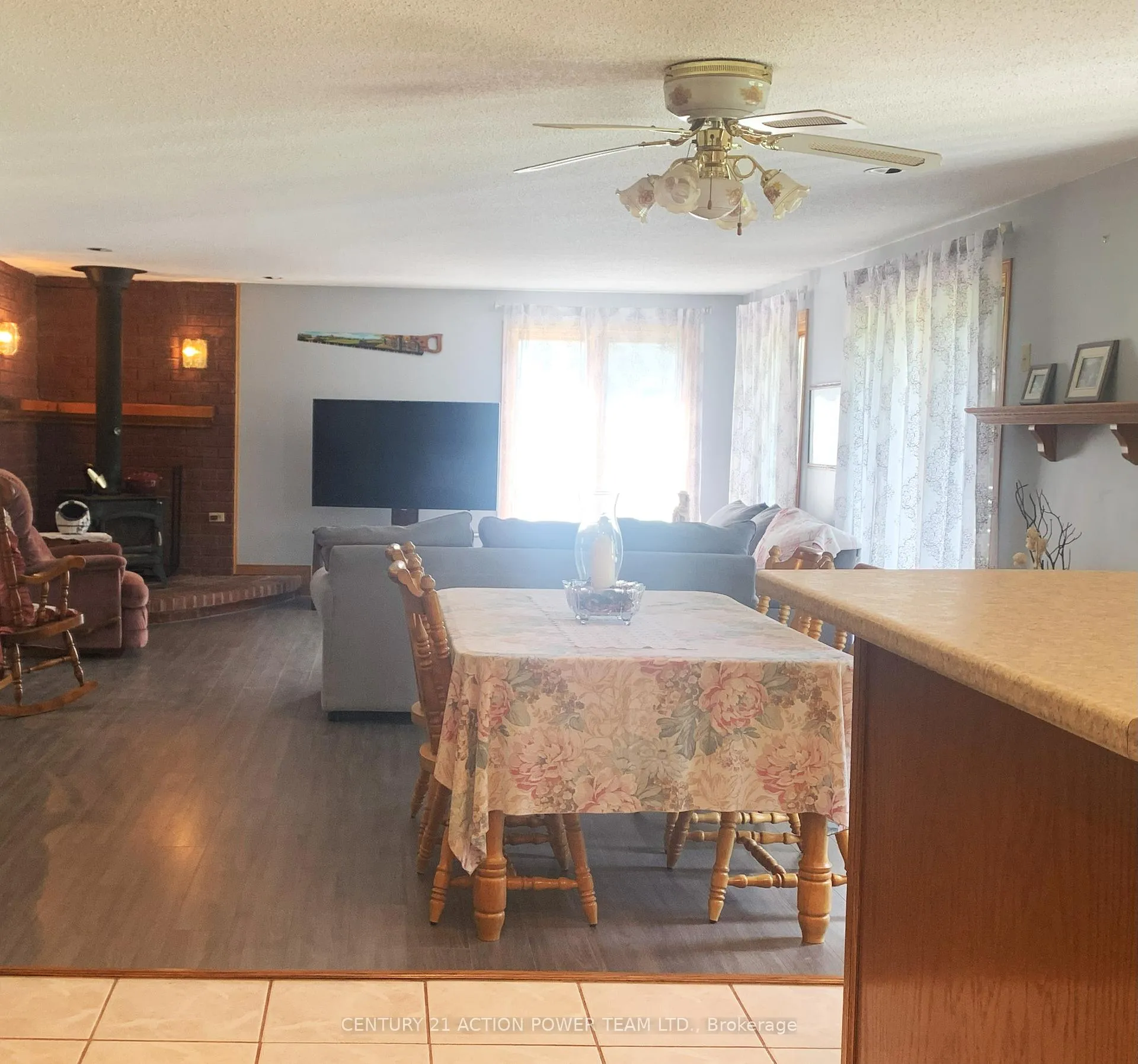 Photo 11 of 5295 Thunder Road, Ottawa, Carlsbad Springs — HOMEH