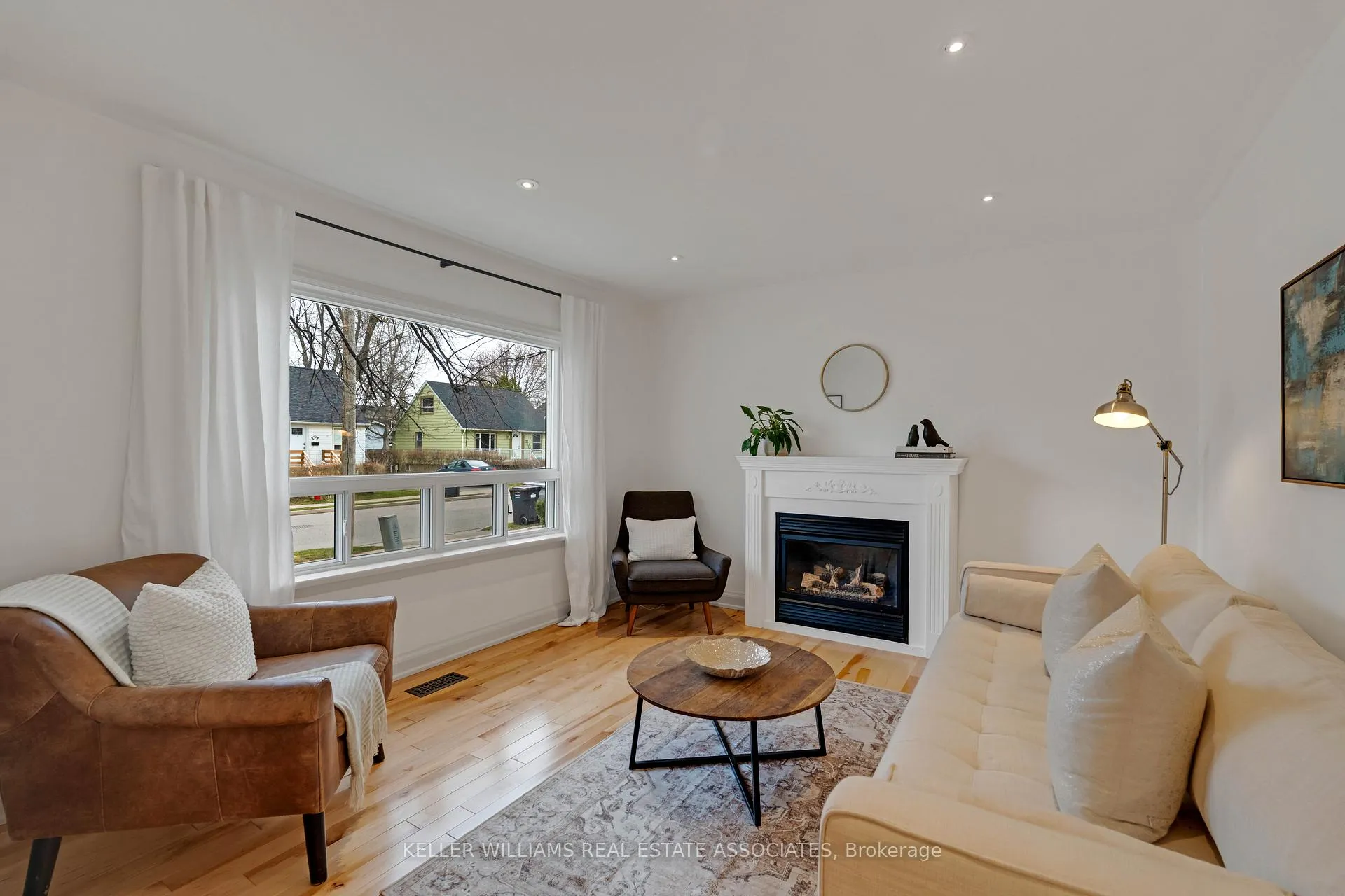 Photo 4 of 25 Rogers Road, Brampton, Brampton West — HOMEH