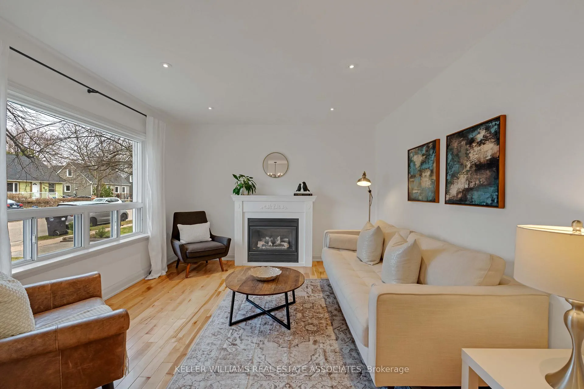 Photo 5 of 25 Rogers Road, Brampton, Brampton West — HOMEH