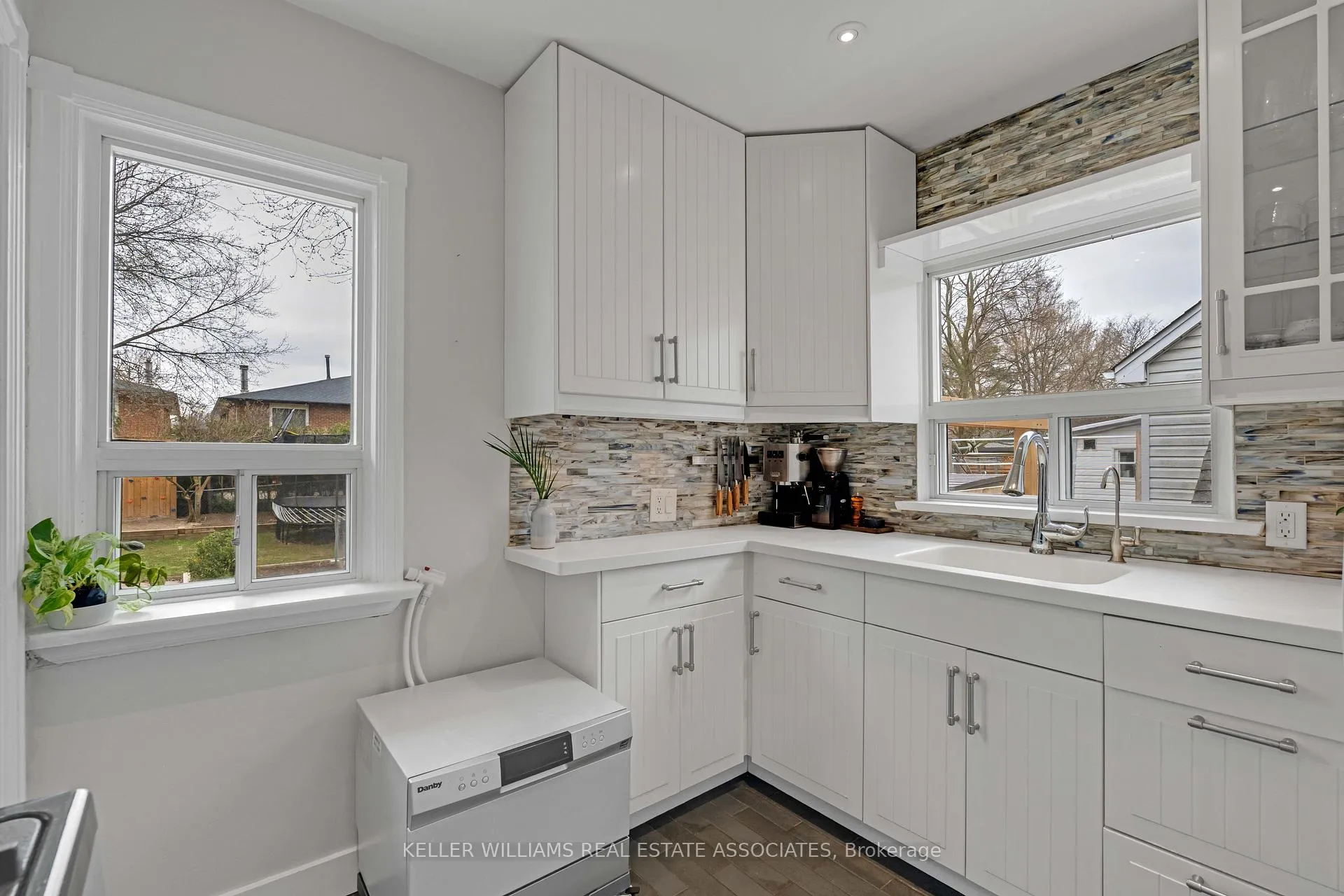 Photo 9 of 25 Rogers Road, Brampton, Brampton West — HOMEH