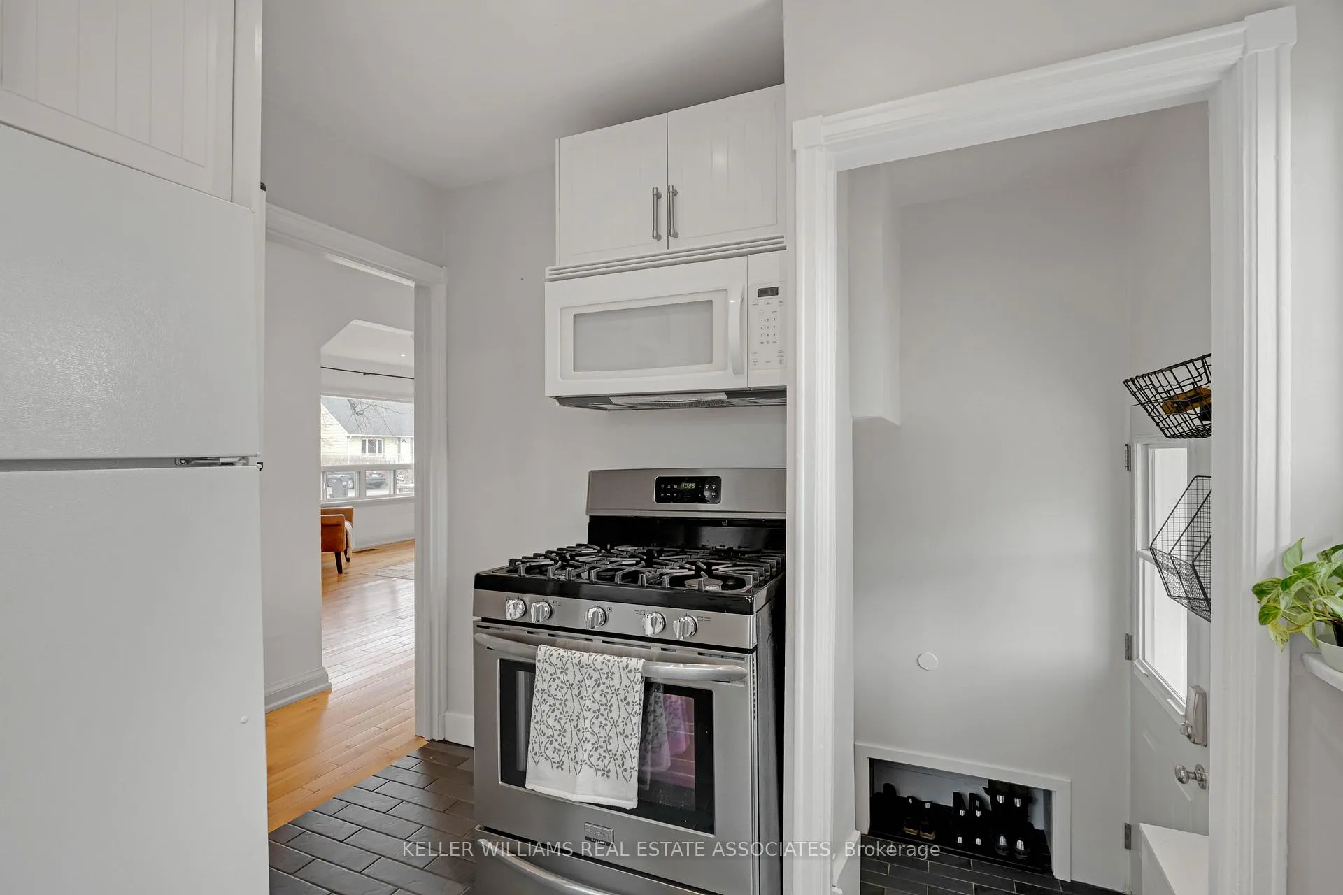 Photo 11 of 25 Rogers Road, Brampton, Brampton West — HOMEH