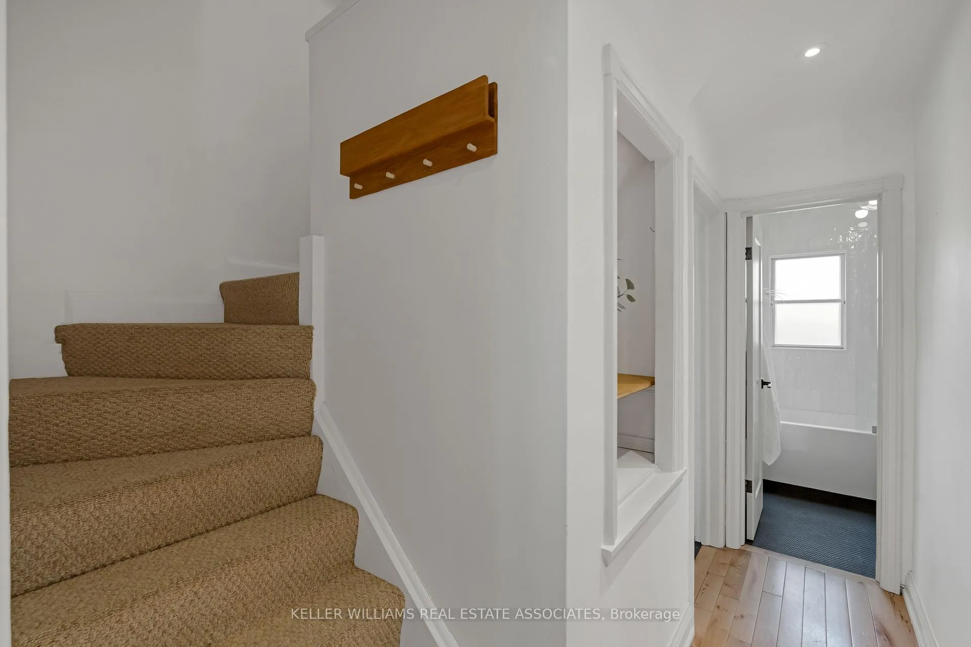 Photo 15 of 25 Rogers Road, Brampton, Brampton West — HOMEH