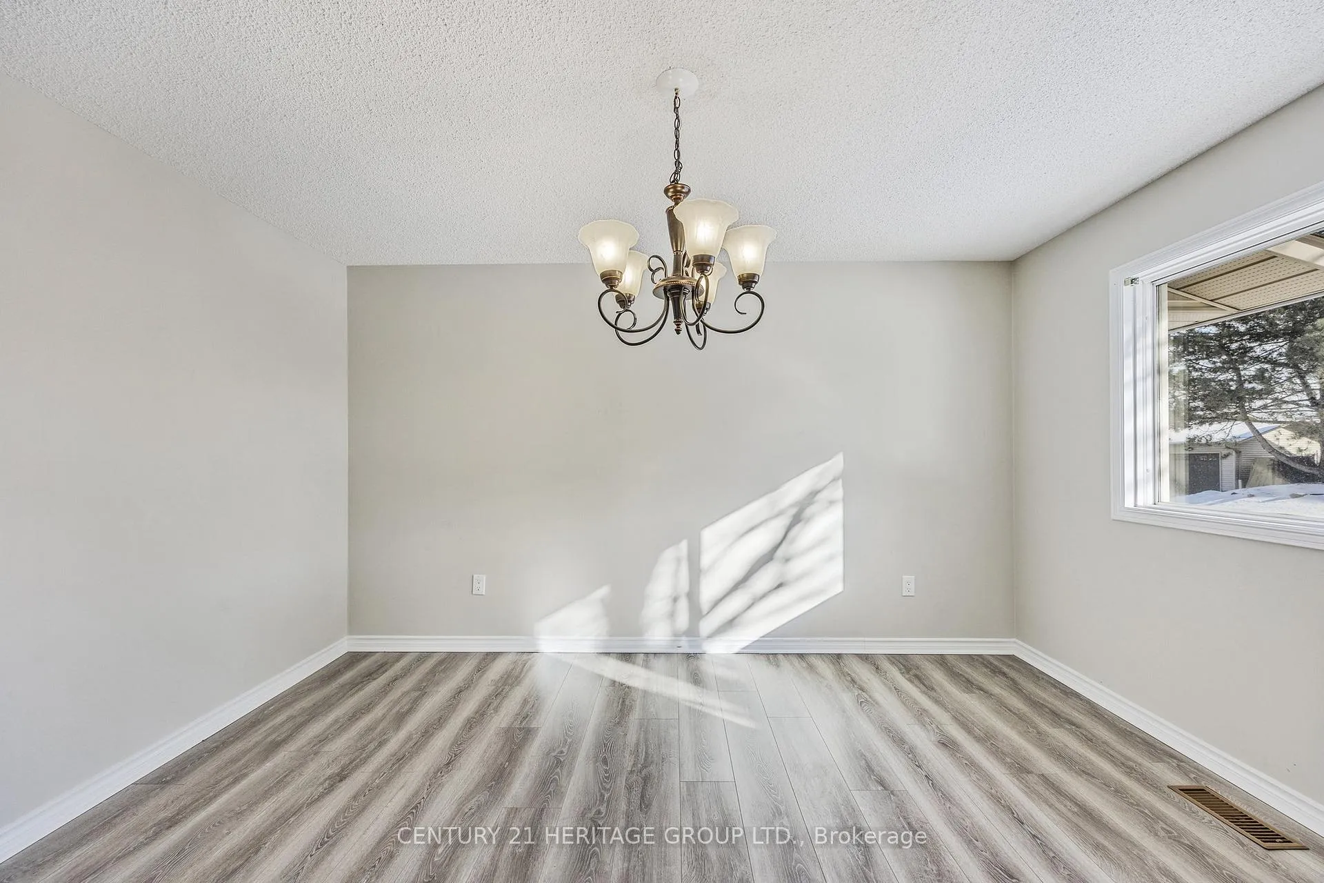 Photo 9 of 116 Tecumseth Pines Drive, New Tecumseth, Rural New Tecumseth — HOMEH