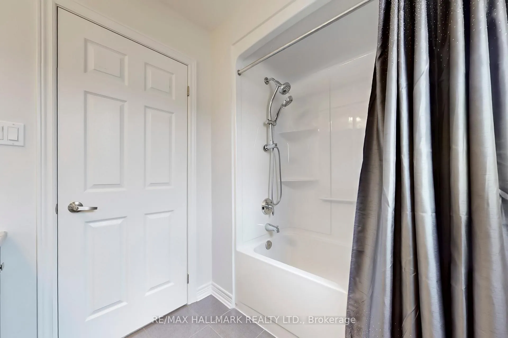 Photo 36 of 32 Burt Avenue, New Tecumseth, Alliston — HOMEH