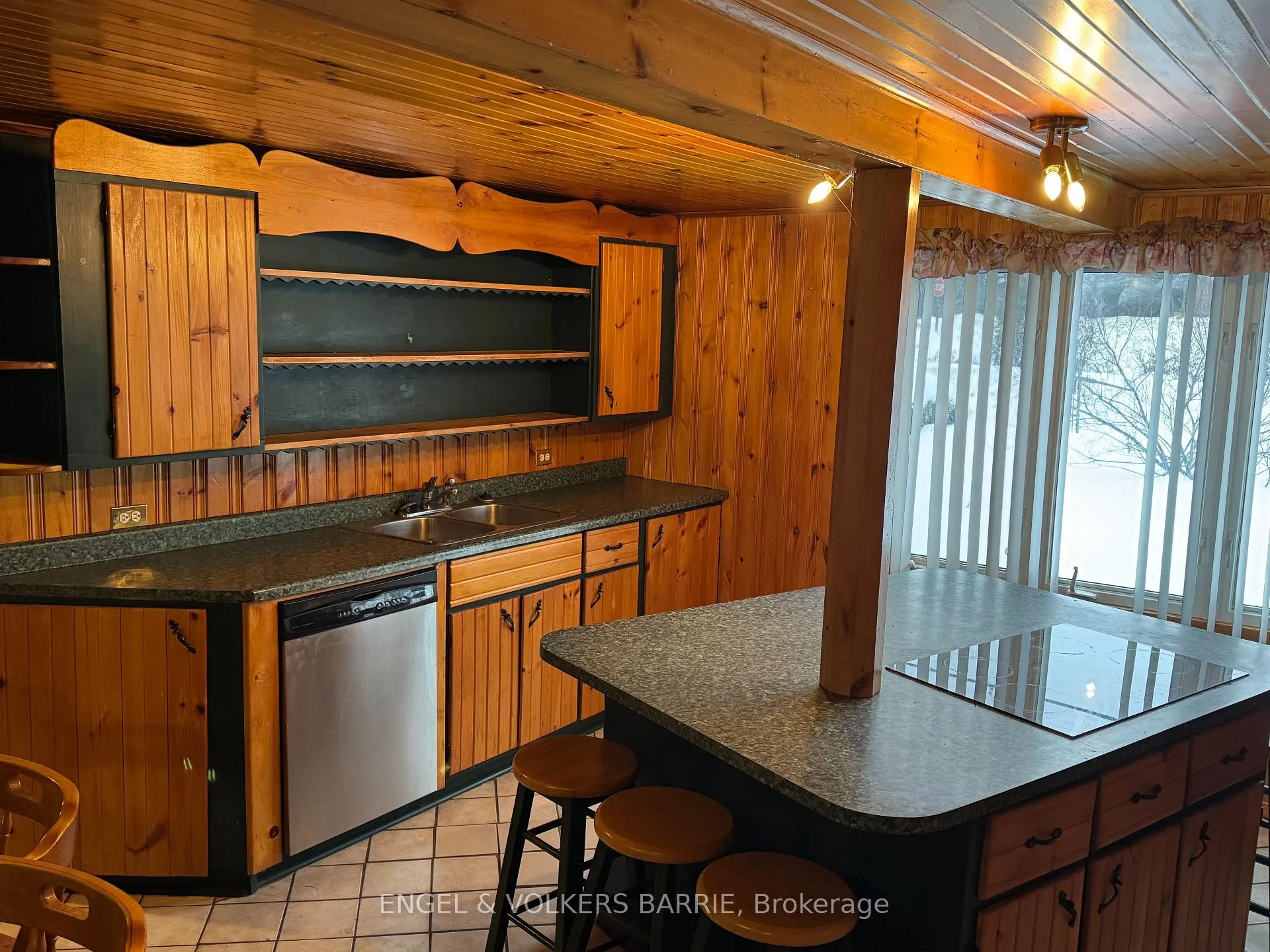 Photo 9 of 1007 Dewey Street, Highlands East, Glamorgan — HOMEH