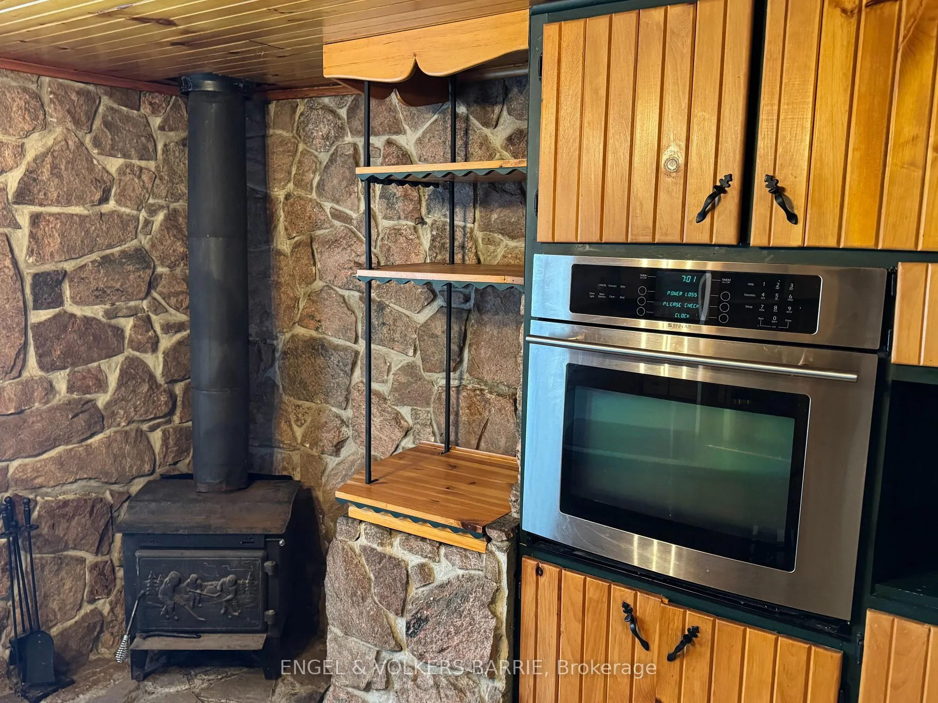 Photo 12 of 1007 Dewey Street, Highlands East, Glamorgan — HOMEH