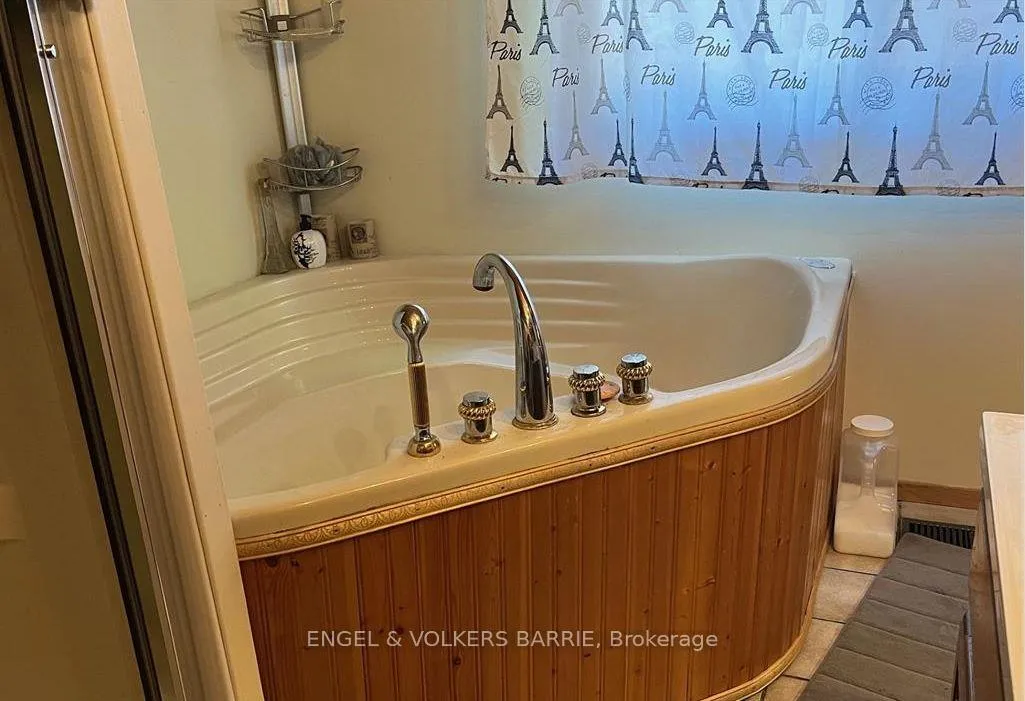Photo 14 of 1007 Dewey Street, Highlands East, Glamorgan — HOMEH