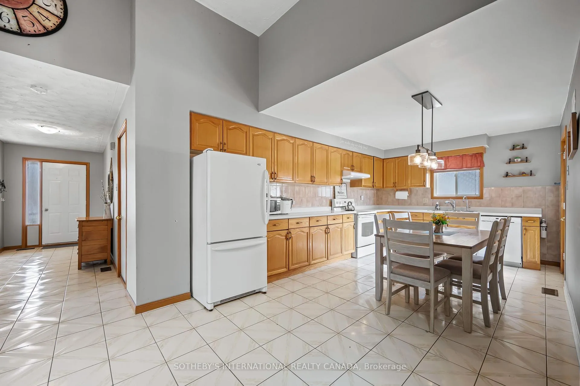 Photo 11 of 563 Champlain Boulevard, Cambridge — HOMEH