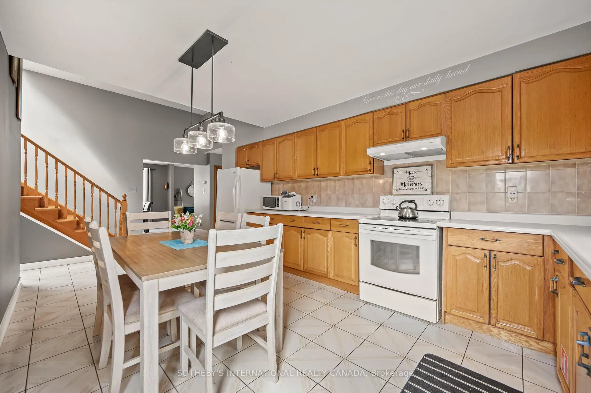Photo 15 of 563 Champlain Boulevard, Cambridge — HOMEH