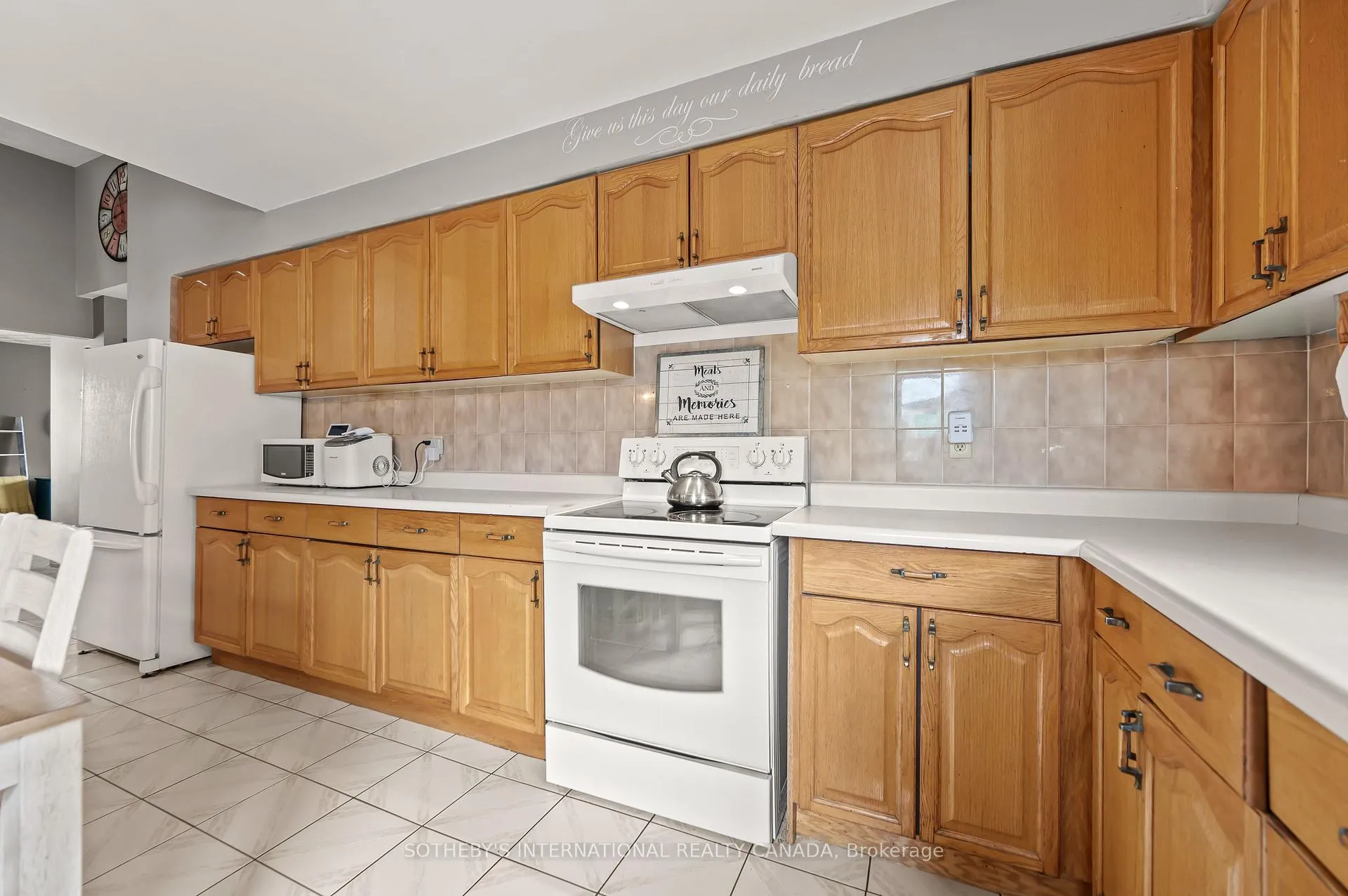 Photo 16 of 563 Champlain Boulevard, Cambridge — HOMEH