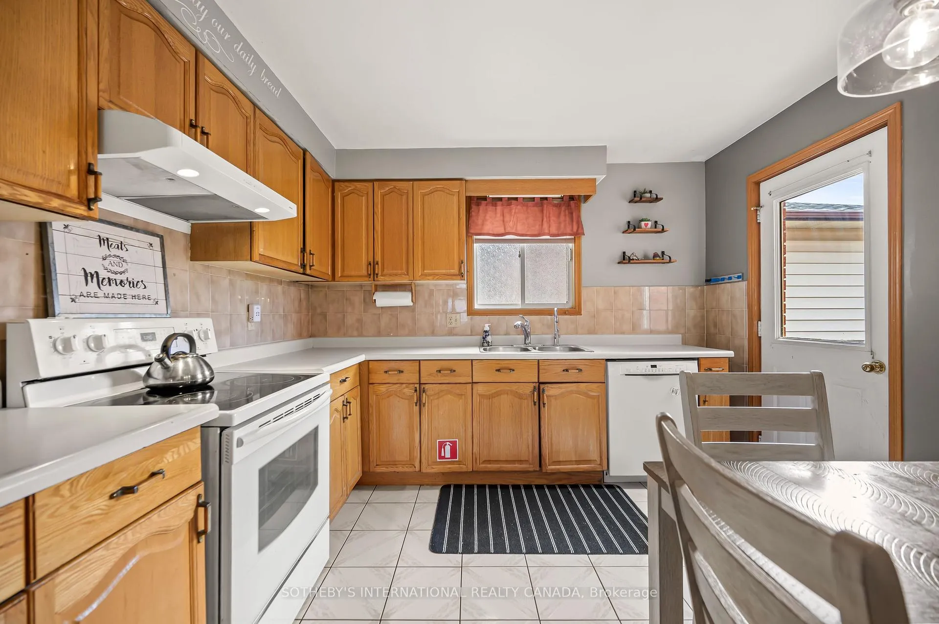 Photo 17 of 563 Champlain Boulevard, Cambridge — HOMEH