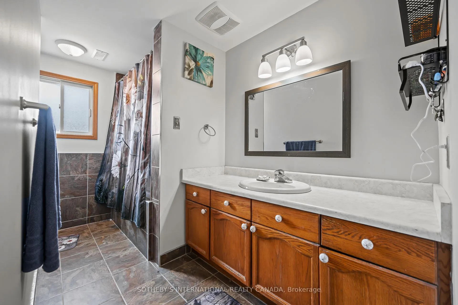 Photo 41 of 563 Champlain Boulevard, Cambridge — HOMEH