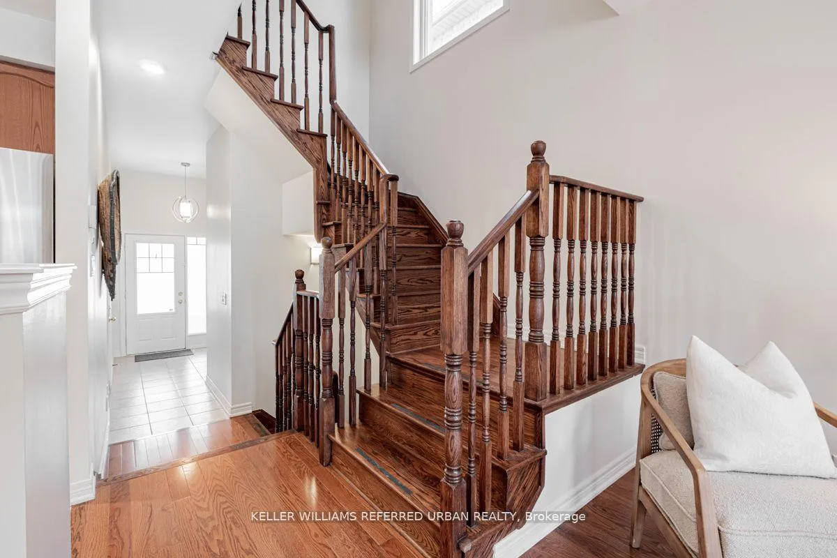 Photo 5 of 105 Southdown Avenue, Vaughan, Patterson — HOMEH