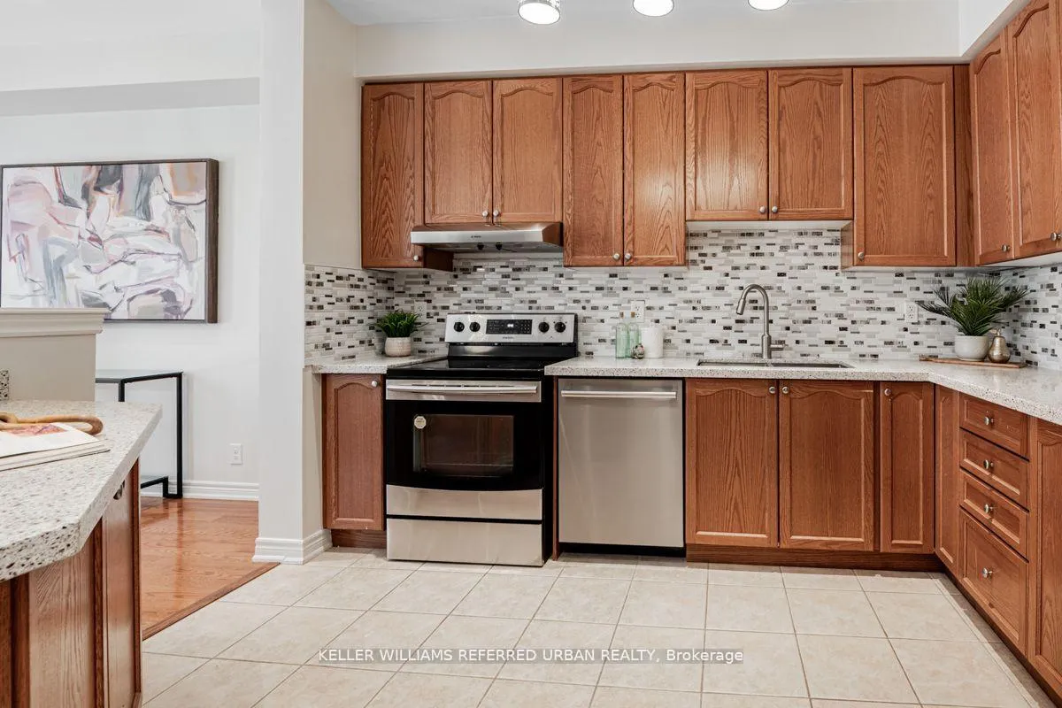 Photo 13 of 105 Southdown Avenue, Vaughan, Patterson — HOMEH