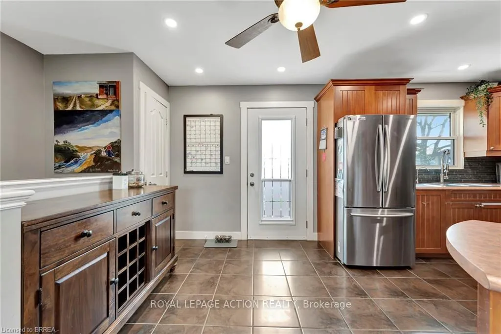 Photo 19 of 46 Todd Street, Brantford — HOMEH