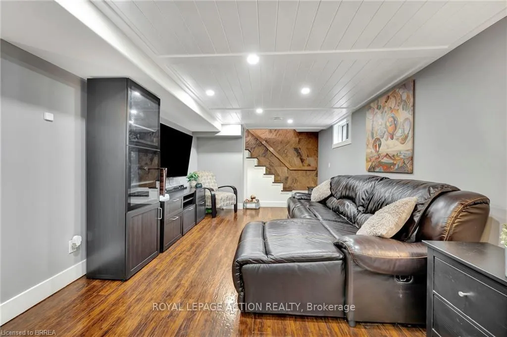 Photo 21 of 46 Todd Street, Brantford — HOMEH