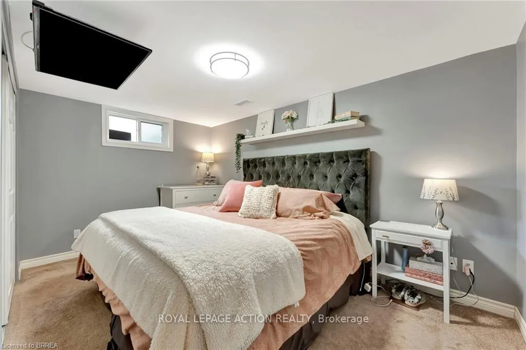 Photo 23 of 46 Todd Street, Brantford — HOMEH