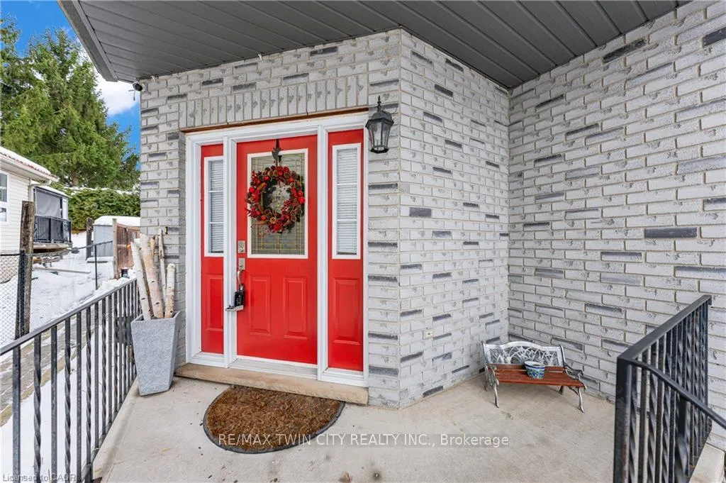 Photo 3 of 44 Dineen Court, Kitchener — HOMEH