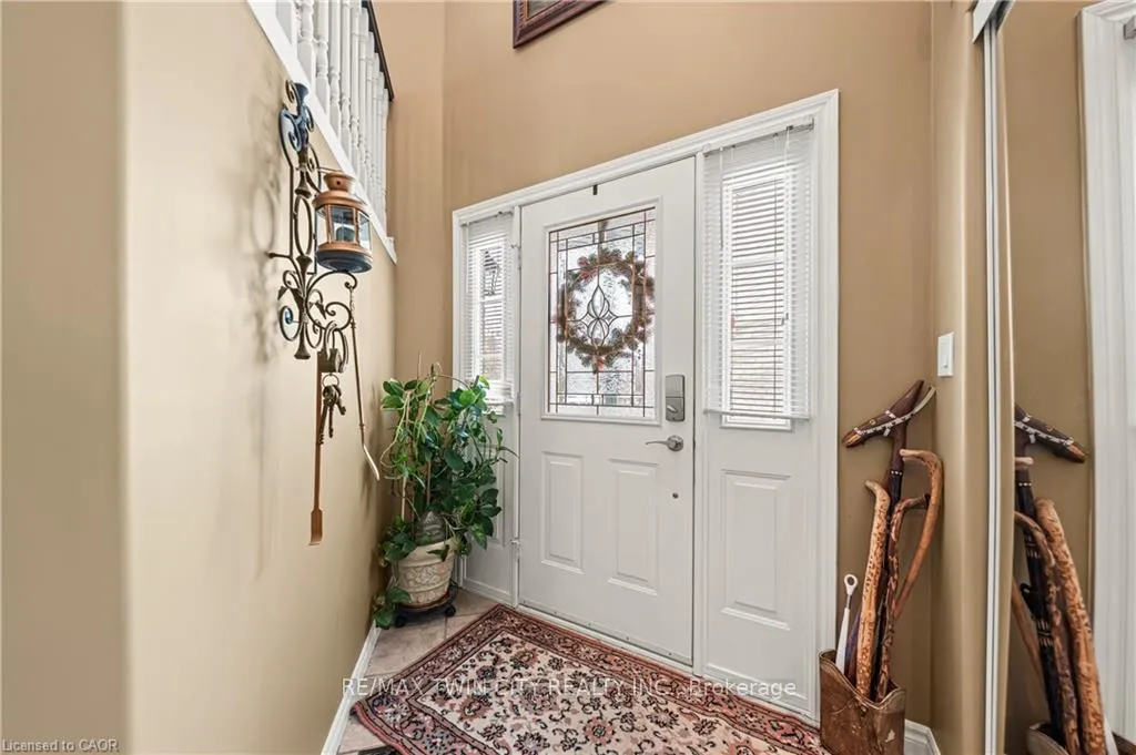 Photo 5 of 44 Dineen Court, Kitchener — HOMEH