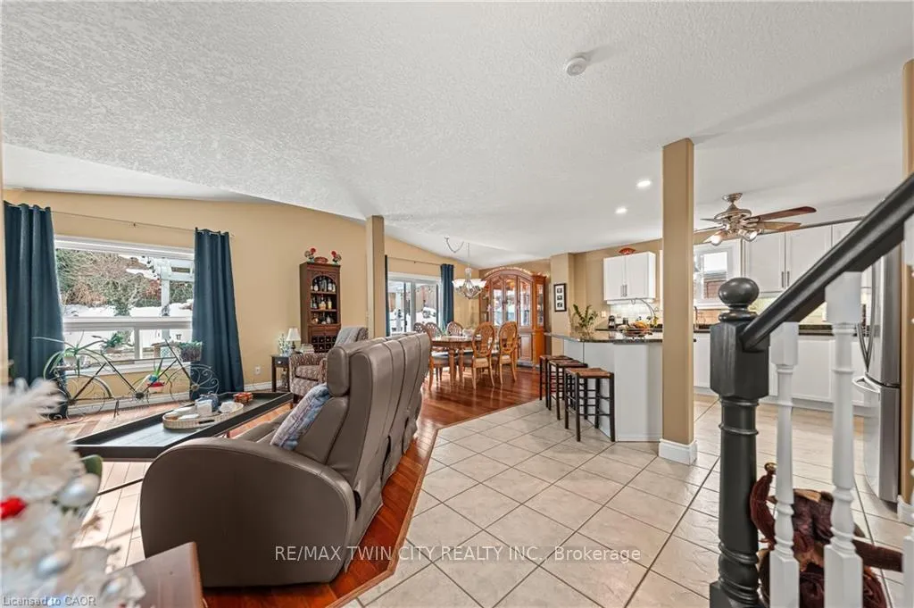 Photo 7 of 44 Dineen Court, Kitchener — HOMEH