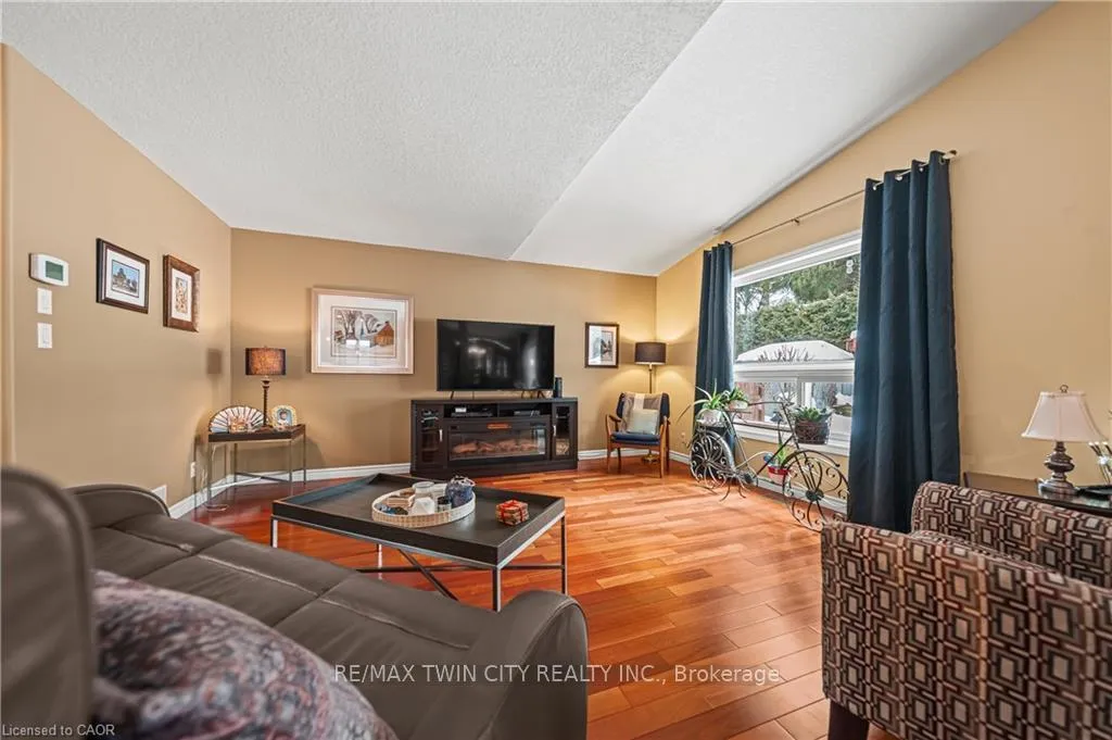 Photo 16 of 44 Dineen Court, Kitchener — HOMEH