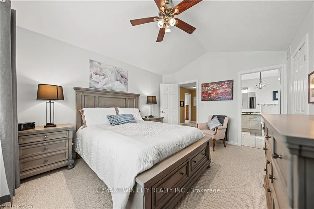 Photo 23 of 44 Dineen Court, Kitchener — HOMEH