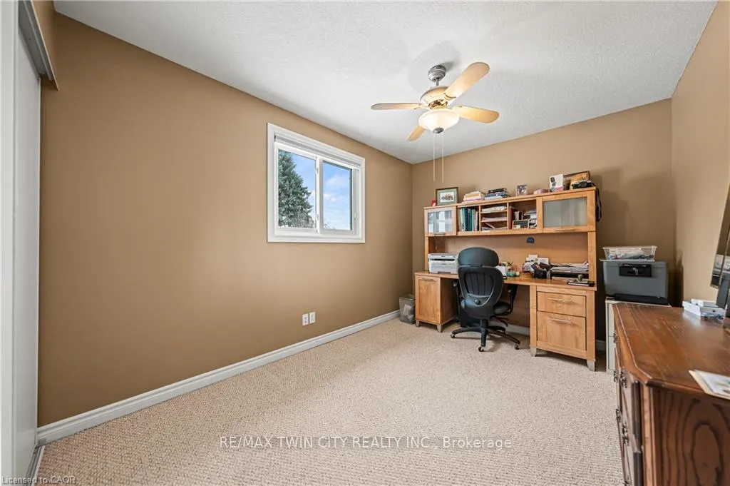 Photo 24 of 44 Dineen Court, Kitchener — HOMEH